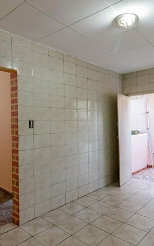 Casa à venda com 190m², 5 quartos e 3 vagas Casa à venda com 190m², 5 quartos e 3 vagasCozinha Casa 3
