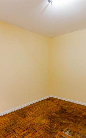 Casa à venda com 190m², 5 quartos e 3 vagas Casa à venda com 190m², 5 quartos e 3 vagasQuarto 1 Casa 3