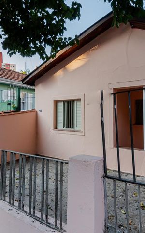 Casa à venda com 190m², 5 quartos e 3 vagas Casa à venda com 190m², 5 quartos e 3 vagasFachada Casa 3