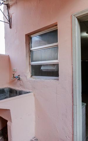 Casa à venda com 190m², 5 quartos e 3 vagas Casa à venda com 190m², 5 quartos e 3 vagasÁrea de Serviço Casa 3