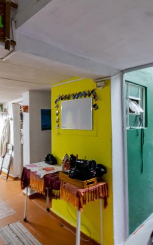 Casa à venda com 190m², 5 quartos e 3 vagas Casa à venda com 190m², 5 quartos e 3 vagasSalão Casa 1