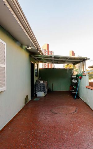 Casa à venda com 190m², 5 quartos e 3 vagas Casa à venda com 190m², 5 quartos e 3 vagasÁrea de Serviço Casa 2