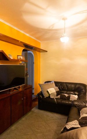 Casa à venda com 230m², 3 quartos e 2 vagas Casa à venda com 230m², 3 quartos e 2 vagasSala de TV