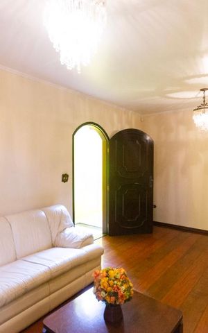 Casa à venda com 230m², 3 quartos e 2 vagas Casa à venda com 230m², 3 quartos e 2 vagasSala de Estar