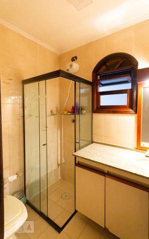 Casa à venda com 230m², 3 quartos e 2 vagas Casa à venda com 230m², 3 quartos e 2 vagasBanheiro Social