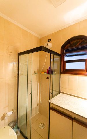 Casa à venda com 230m², 3 quartos e 2 vagas Casa à venda com 230m², 3 quartos e 2 vagasBanheiro Social