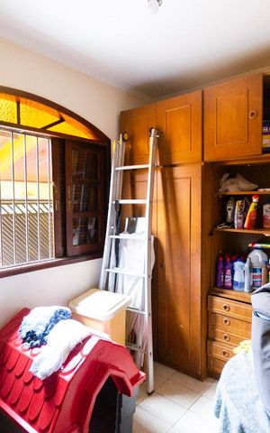 Casa à venda com 230m², 3 quartos e 2 vagas Casa à venda com 230m², 3 quartos e 2 vagasQuarto de Serviço