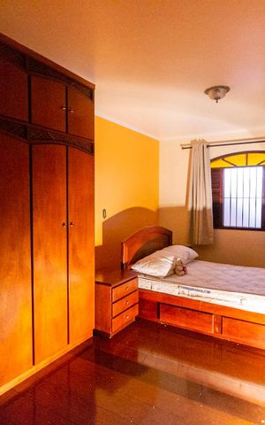 Casa à venda com 230m², 3 quartos e 2 vagas Casa à venda com 230m², 3 quartos e 2 vagasSuíte