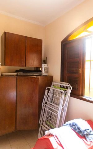 Casa à venda com 230m², 3 quartos e 2 vagas Casa à venda com 230m², 3 quartos e 2 vagasQuarto de Serviço