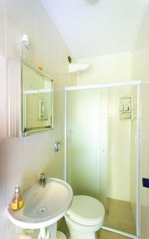 Casa à venda com 230m², 3 quartos e 2 vagas Casa à venda com 230m², 3 quartos e 2 vagasBanheiro de Serviço