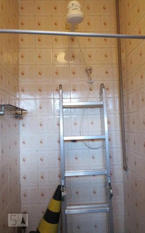 Casa à venda com 142m², 4 quartos e 2 vagas Casa à venda com 142m², 4 quartos e 2 vagasBanheiro de Serviço
