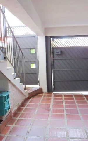 Casa à venda com 142m², 4 quartos e 2 vagas