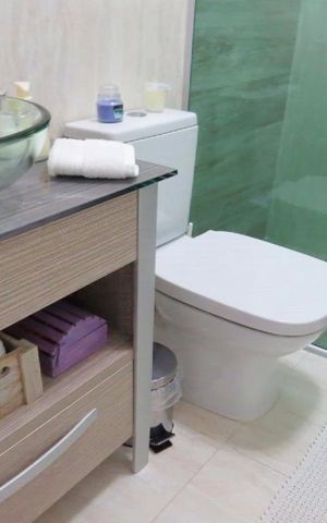 Casa à venda com 142m², 4 quartos e 2 vagas Casa à venda com 142m², 4 quartos e 2 vagasBanheiro Social