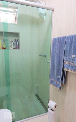 Casa à venda com 142m², 4 quartos e 2 vagas Casa à venda com 142m², 4 quartos e 2 vagasBanheiro Social