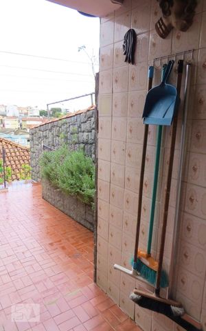 Casa à venda com 142m², 4 quartos e 2 vagas Casa à venda com 142m², 4 quartos e 2 vagasDetalhe da area de serviço