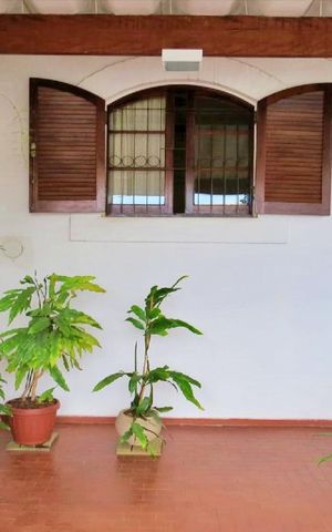 Casa à venda com 142m², 4 quartos e 2 vagas Casa à venda com 142m², 4 quartos e 2 vagasVaranda