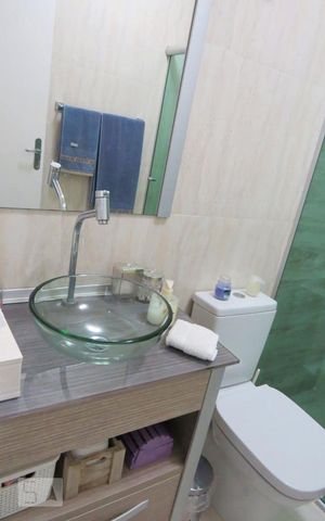 Casa à venda com 142m², 4 quartos e 2 vagas Casa à venda com 142m², 4 quartos e 2 vagasBanheiro Social