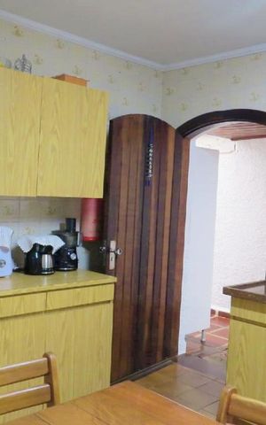 Casa à venda com 142m², 4 quartos e 2 vagas Casa à venda com 142m², 4 quartos e 2 vagasCozinha - Armários