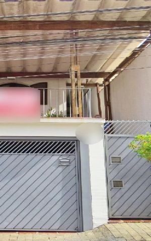 Casa à venda com 142m², 4 quartos e 2 vagas Casa à venda com 142m², 4 quartos e 2 vagasFachada