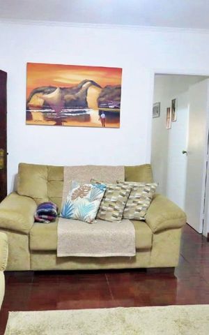 Casa à venda com 142m², 4 quartos e 2 vagas Casa à venda com 142m², 4 quartos e 2 vagasSala