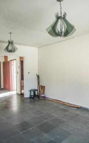 Casa à venda com 200m², 2 quartos e 2 vagas Casa à venda com 200m², 2 quartos e 2 vagasSala de Estar