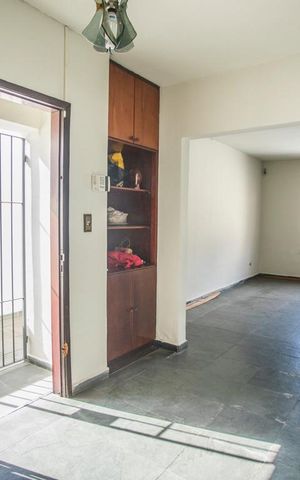 Casa à venda com 200m², 2 quartos e 2 vagas Casa à venda com 200m², 2 quartos e 2 vagasSala de Jantar
