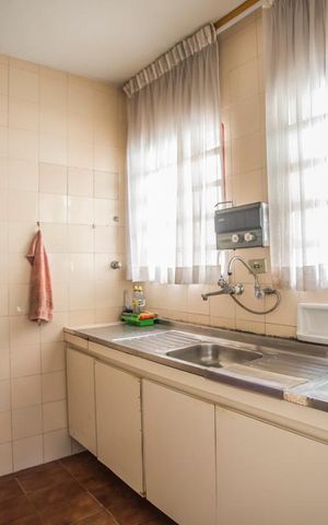 Casa à venda com 200m², 2 quartos e 2 vagas Casa à venda com 200m², 2 quartos e 2 vagasCozinha