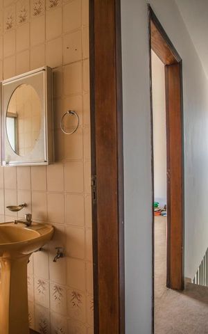 Casa à venda com 200m², 2 quartos e 2 vagas Casa à venda com 200m², 2 quartos e 2 vagasCorredor