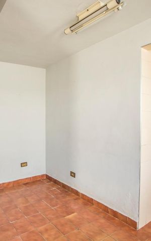 Casa à venda com 200m², 2 quartos e 2 vagas Casa à venda com 200m², 2 quartos e 2 vagasCopa