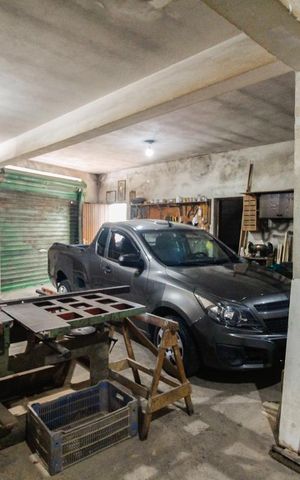 Casa à venda com 236m², 3 quartos e 5 vagas Casa à venda com 236m², 3 quartos e 5 vagasGaragem