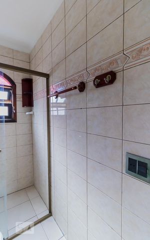 Casa à venda com 130m², 3 quartos e 2 vagas Casa à venda com 130m², 3 quartos e 2 vagasBanheiro