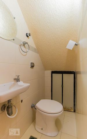 Casa à venda com 130m², 3 quartos e 2 vagas Casa à venda com 130m², 3 quartos e 2 vagasLavabo