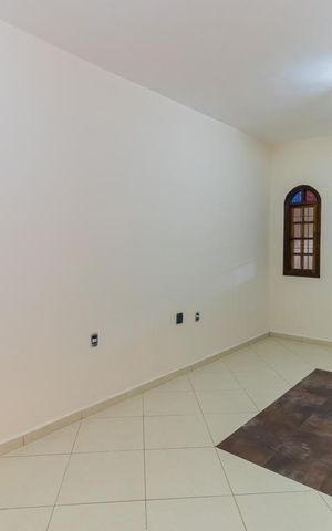 Casa à venda com 130m², 3 quartos e 2 vagas Casa à venda com 130m², 3 quartos e 2 vagasSala