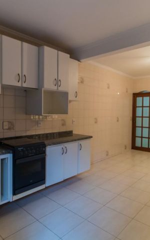 Casa à venda com 130m², 3 quartos e 2 vagas Casa à venda com 130m², 3 quartos e 2 vagasCozinha