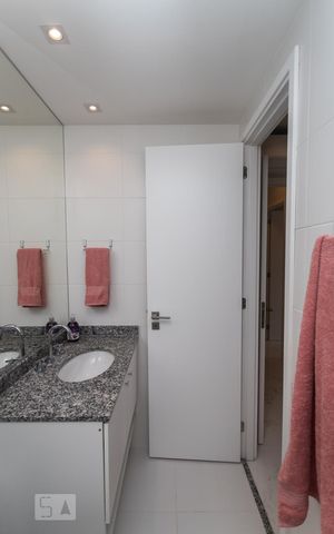 Apartamento para alugar com 67m², 2 quartos e 1 vaga Apartamento para alugar com 67m², 2 quartos e 1 vagaBanheiro da Suíte