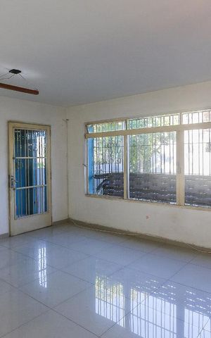 Casa à venda com 178m², 3 quartos e 2 vagas Casa à venda com 178m², 3 quartos e 2 vagasSala de Estar