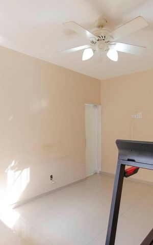 Casa à venda com 180m², 2 quartos e 2 vagas Casa à venda com 180m², 2 quartos e 2 vagasSuíte