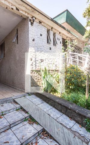 Casa à venda com 200m², 4 quartos e 4 vagas Casa à venda com 200m², 4 quartos e 4 vagasGaragem