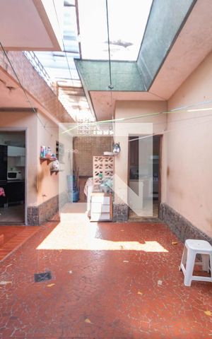 Casa à venda com 200m², 4 quartos e 4 vagas Casa à venda com 200m², 4 quartos e 4 vagasQuintal