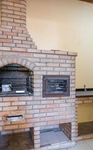 Casa à venda com 135m², 3 quartos e 4 vagasChurrasqueira e forno de pizza