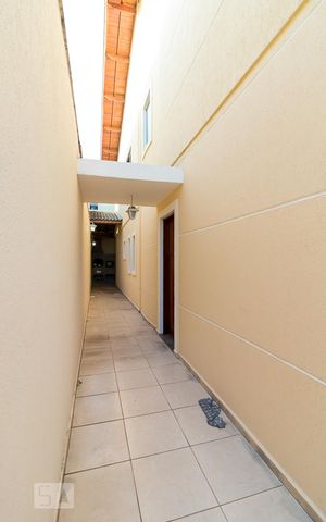 Casa à venda com 135m², 3 quartos e 4 vagasCorredor lateral externo