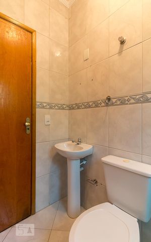 Casa à venda com 135m², 3 quartos e 4 vagasBanheiro social