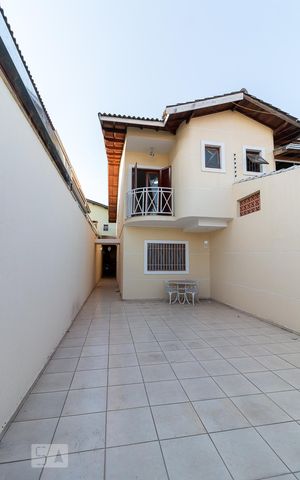 Casa à venda com 135m², 3 quartos e 4 vagasFachada da casa