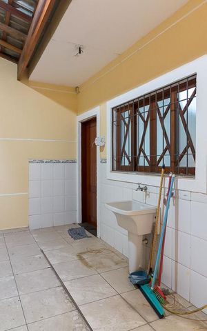 Casa à venda com 135m², 3 quartos e 4 vagasÁrea de serviço e churrasqueira
