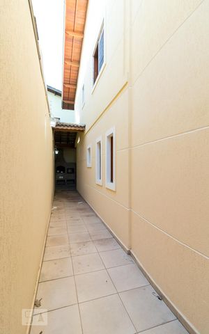 Casa à venda com 135m², 3 quartos e 4 vagasCorredor lateral externo