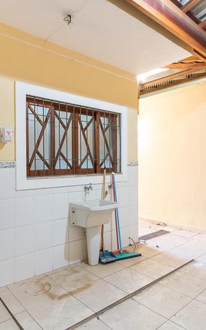 Casa à venda com 135m², 3 quartos e 4 vagasÁrea de serviço e churrasqueira