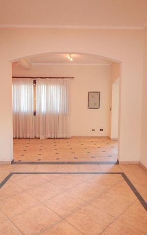 Casa à venda com 280m², 4 quartos e 2 vagasSala
