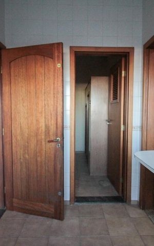 Casa à venda com 280m², 4 quartos e 2 vagasÁrea de Serviço