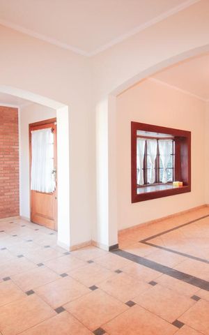 Casa à venda com 280m², 4 quartos e 2 vagasSala