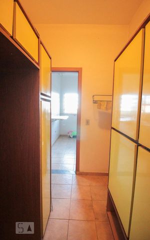 Casa à venda com 280m², 4 quartos e 2 vagasQuarto de Serviço